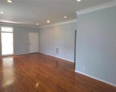 699 Smith Street Sw - Photo Thumbnail 4