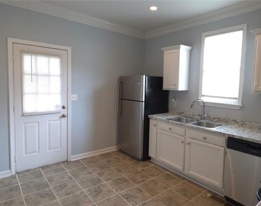 699 Smith Street Sw - Photo Thumbnail 5