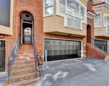 813 Clifton Heights Lane Ne - Photo Thumbnail 2