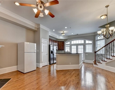 813 Clifton Heights Lane Ne - Photo Thumbnail 5