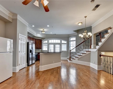 813 Clifton Heights Lane Ne - Photo Thumbnail 6