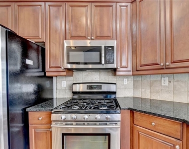 813 Clifton Heights Lane Ne - Photo Thumbnail 18