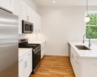 822 N Winchester Avenue - Photo Thumbnail 2