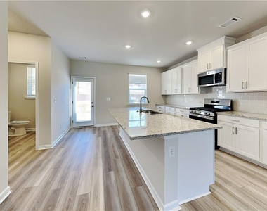 321 Sammon Way - Photo Thumbnail 6