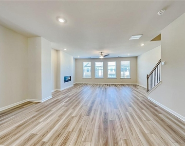 321 Sammon Way - Photo Thumbnail 4