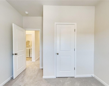 321 Sammon Way - Photo Thumbnail 14
