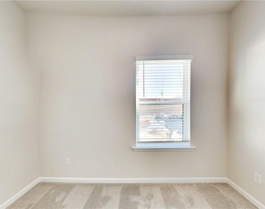 321 Sammon Way - Photo Thumbnail 16