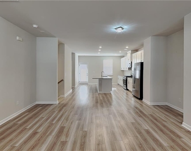 321 Sammon Way - Photo Thumbnail 3