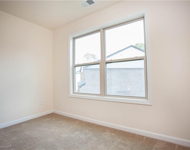 4505 Almanor Circle - Photo Thumbnail 23