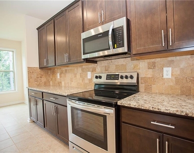 4505 Almanor Circle - Photo Thumbnail 14