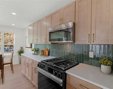 6060 Winston Trace - Photo Thumbnail 9