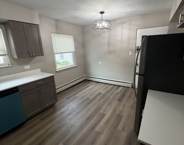5721 W Addison Street - Photo Thumbnail 6