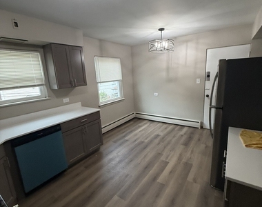 5721 W Addison Street - Photo Thumbnail 7