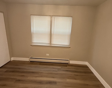 5721 W Addison Street - Photo Thumbnail 10