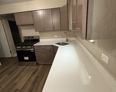 5721 W Addison Street - Photo Thumbnail 4