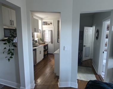 958 N Winchester Avenue - Photo Thumbnail 3