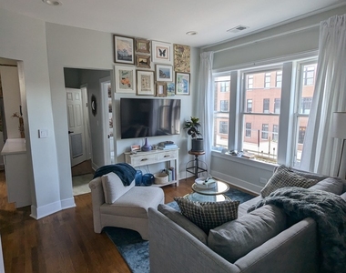 958 N Winchester Avenue - Photo Thumbnail 1