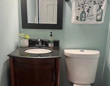318 W Hackberry Drive - Photo Thumbnail 11