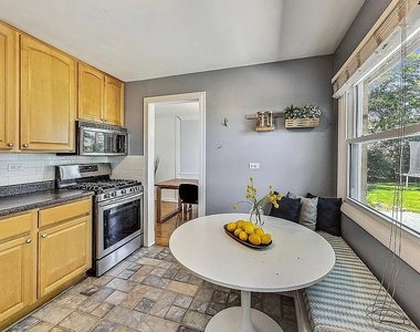 318 W Hackberry Drive - Photo Thumbnail 3