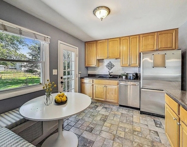 318 W Hackberry Drive - Photo Thumbnail 5