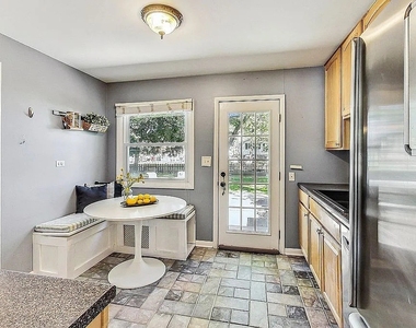 318 W Hackberry Drive - Photo Thumbnail 4