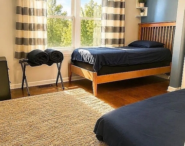 318 W Hackberry Drive - Photo Thumbnail 9