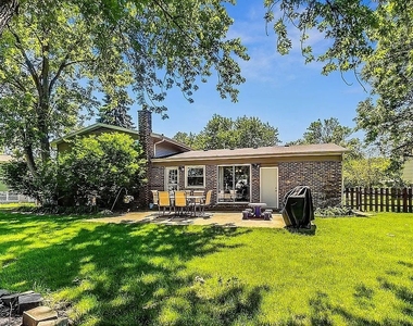 318 W Hackberry Drive - Photo Thumbnail 15