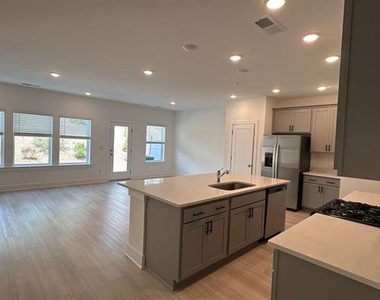 198 Redbud Road - Photo Thumbnail 6