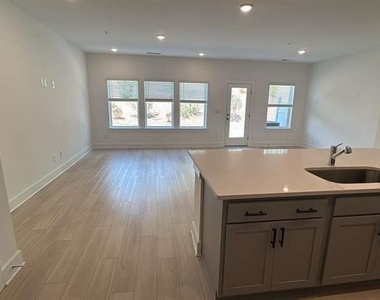 198 Redbud Road - Photo Thumbnail 4