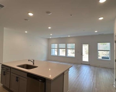 198 Redbud Road - Photo Thumbnail 7