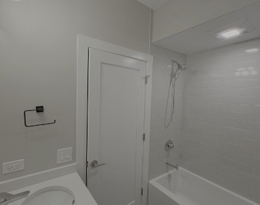 6455 S St. Lawrence Avenue - Photo Thumbnail 5