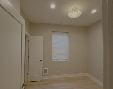 6455 S St. Lawrence Avenue - Photo Thumbnail 8
