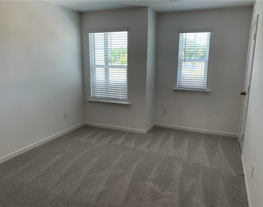 162 Mission Boulevard - Photo Thumbnail 16