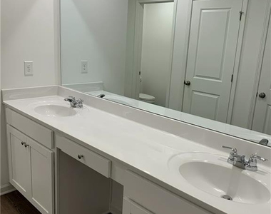 162 Mission Boulevard - Photo Thumbnail 12
