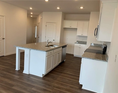 162 Mission Boulevard - Photo Thumbnail 7