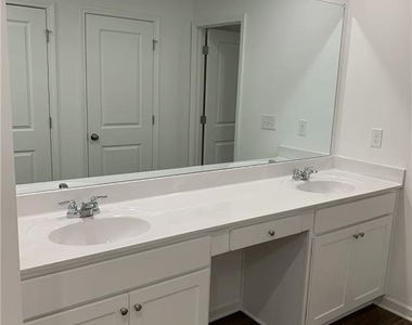 162 Mission Boulevard - Photo Thumbnail 11