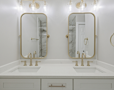 5445 N Sheridan Road - Photo Thumbnail 3