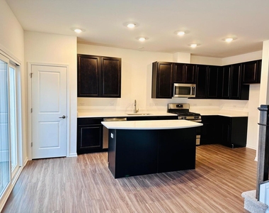 560 Wolverine Drive - Photo Thumbnail 5