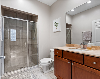 1056 W Lawrence Avenue - Photo Thumbnail 15