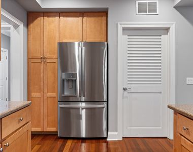 1056 W Lawrence Avenue - Photo Thumbnail 4