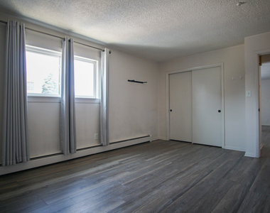 6646 26th Street - Photo Thumbnail 10