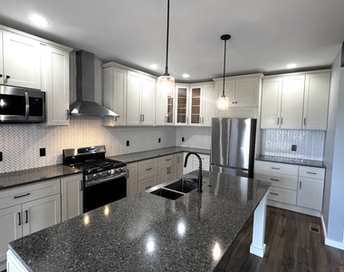 1306 Roberto Road - Photo Thumbnail 7