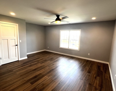 1306 Roberto Road - Photo Thumbnail 35