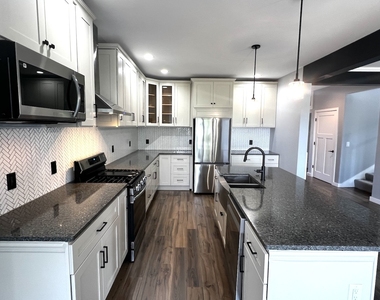 1306 Roberto Road - Photo Thumbnail 8