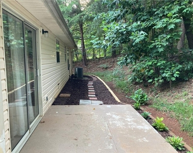6110 Lakeside Court - Photo Thumbnail 14