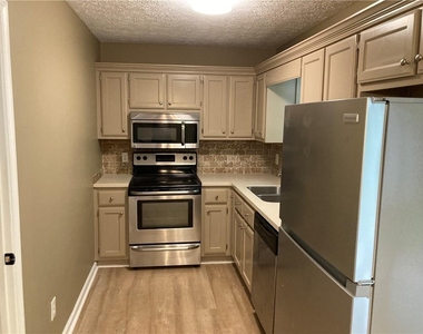 6110 Lakeside Court - Photo Thumbnail 3