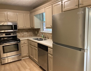 6110 Lakeside Court - Photo Thumbnail 5