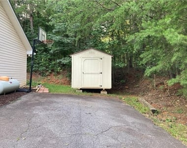 6110 Lakeside Court - Photo Thumbnail 15