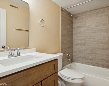 224 W Court Of Shorewood - Photo Thumbnail 5