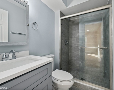 224 W Court Of Shorewood - Photo Thumbnail 8